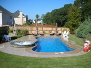 pool-design-coral-sea-fiberglass-pool-beautiful-backyard