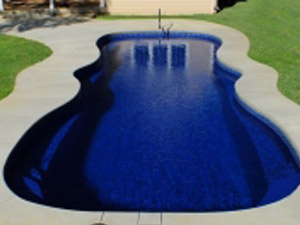 pools-wilmington-nc-coral-sea-fiberglass-pool-beautiful-blue-color