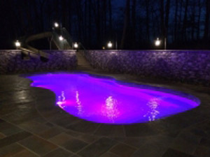 pools-wilmingtn-nc-coral-sea-fiberglass-pool-beautiful-night-light-color