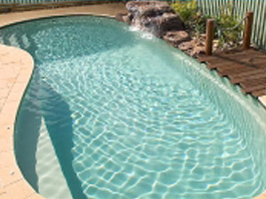 oyster-fiberglass-swimming-pool-with-ocean-shimmer-2